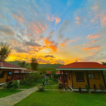 Luzville Transient House - Port Barton Itaytay Bagian luar foto