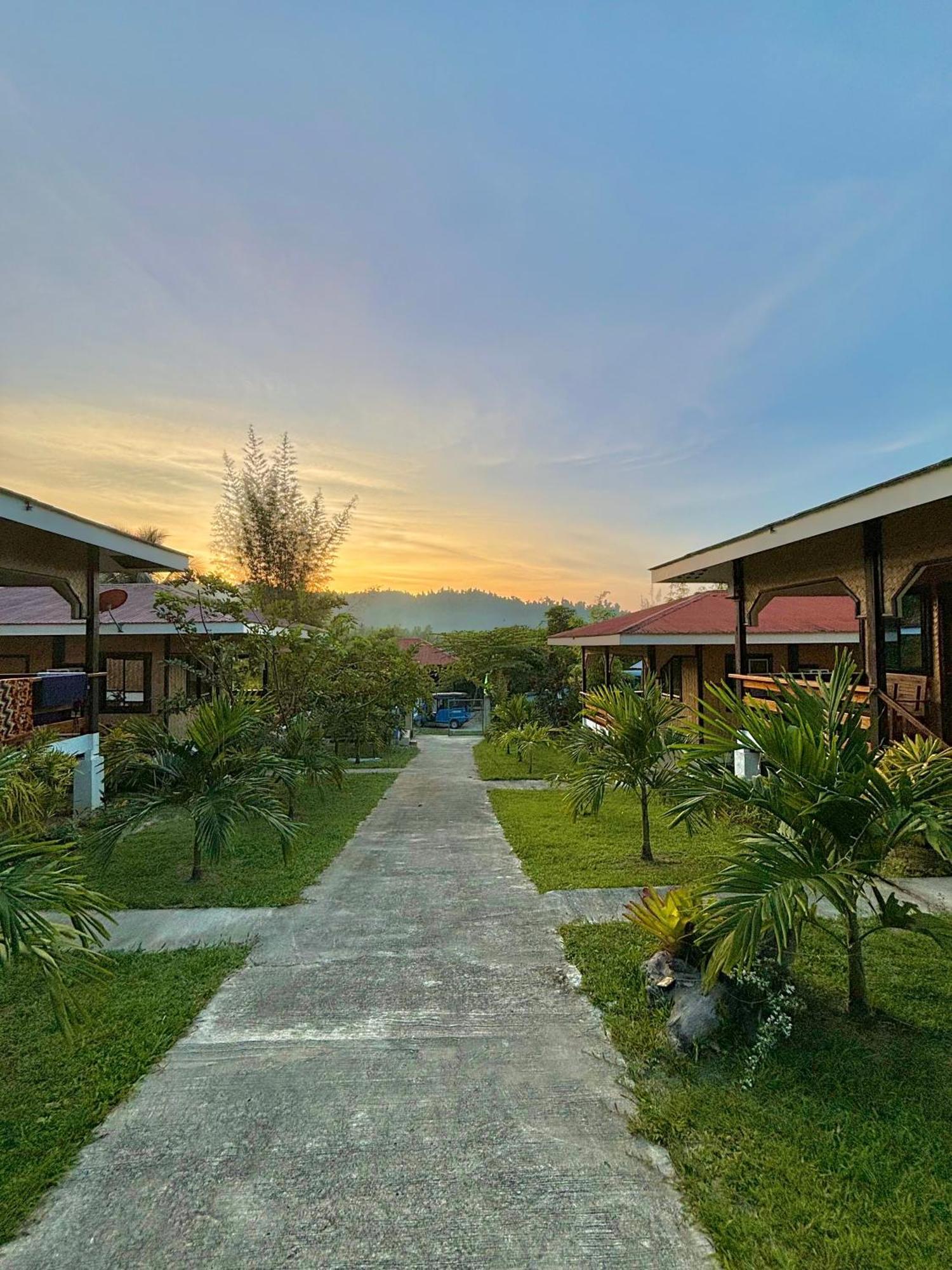 Luzville Transient House - Port Barton Itaytay Bagian luar foto