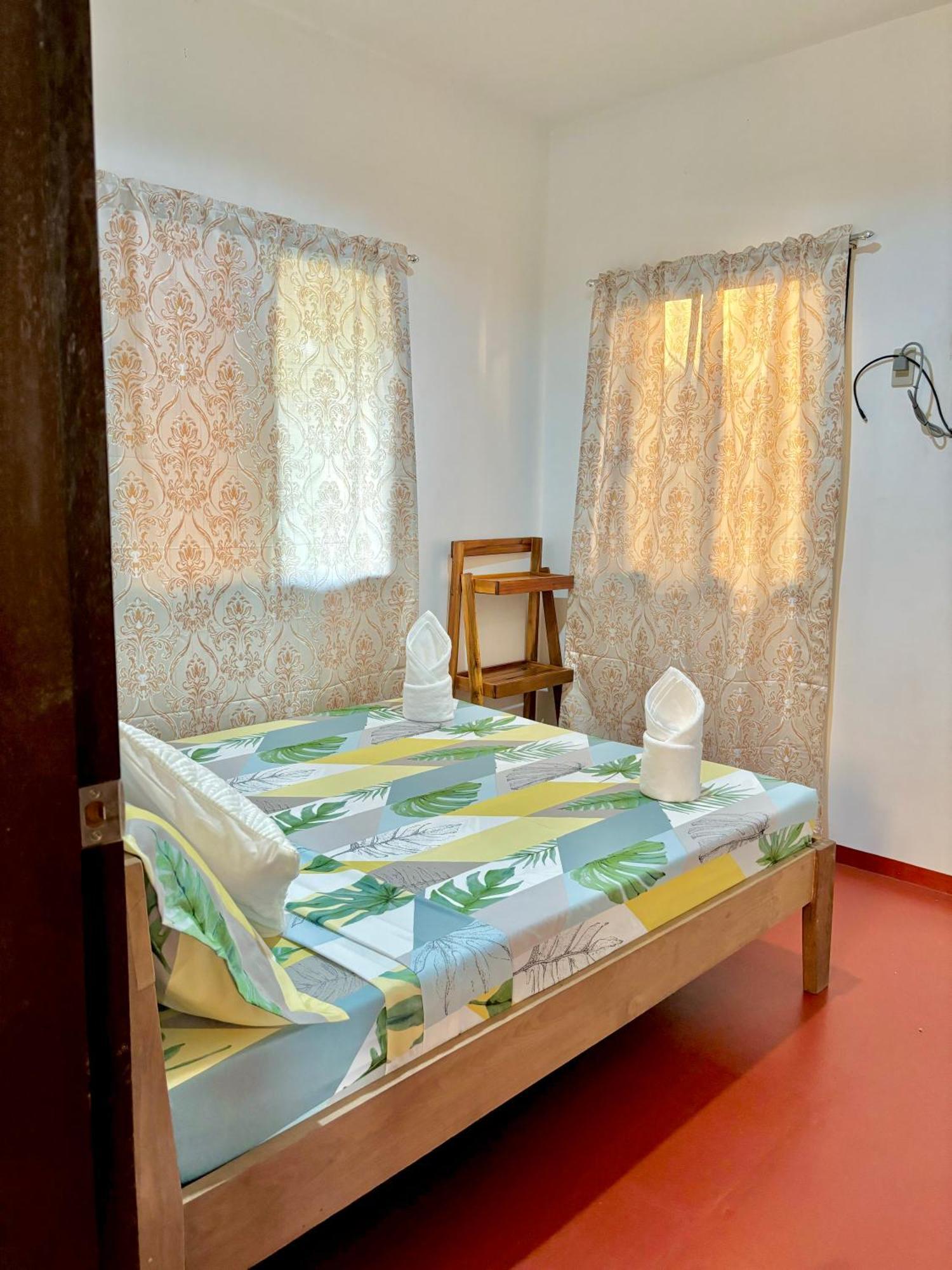 Luzville Transient House - Port Barton Itaytay Bagian luar foto